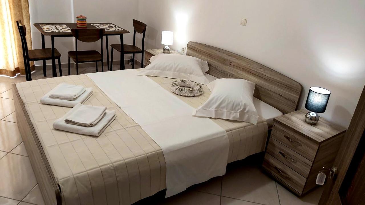 Nikko'S Apartments Elafonisos Екстер'єр фото