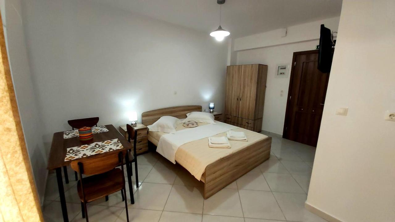 Nikko'S Apartments Elafonisos Екстер'єр фото